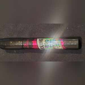 Passion of Essence Volume Hero Mascara - Black and Pink